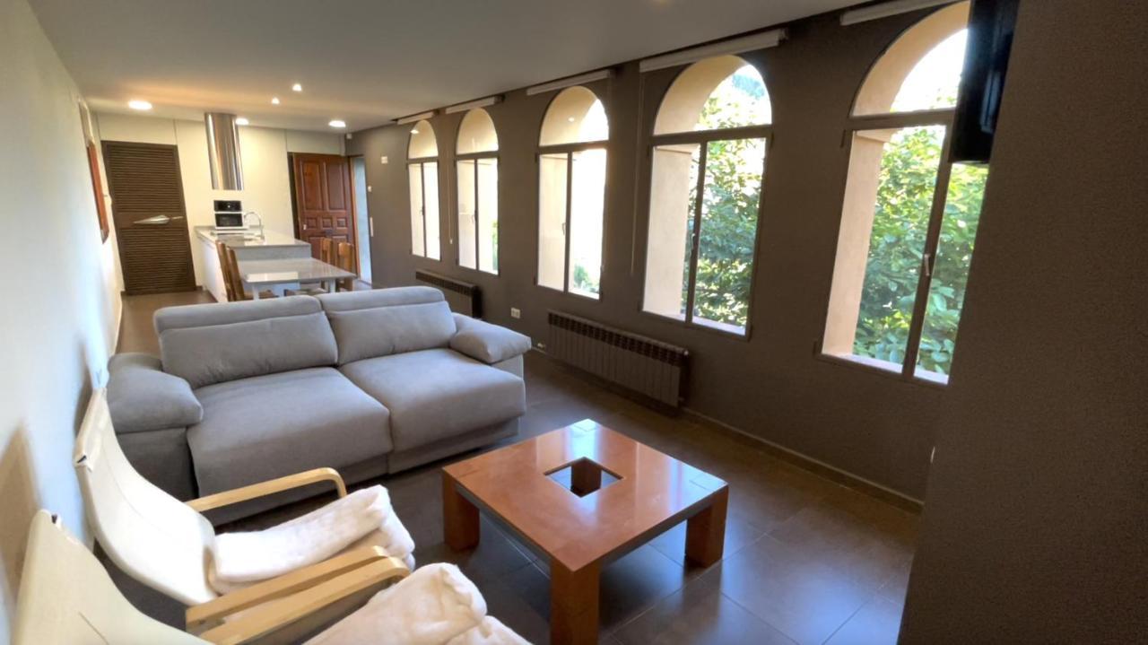Apartaments Parapent Fly Escales ออร์กานยา ภายนอก รูปภาพ